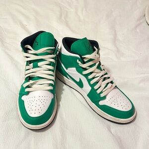 Nike Jordans Mid’ Green Size 8.5